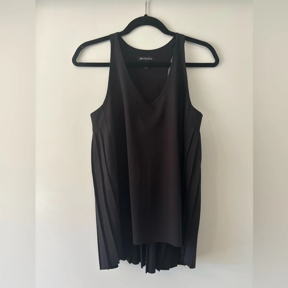 🔥Athleta Swing Forward Pleated Tank In Black Sz. S - Picture 2 of 5